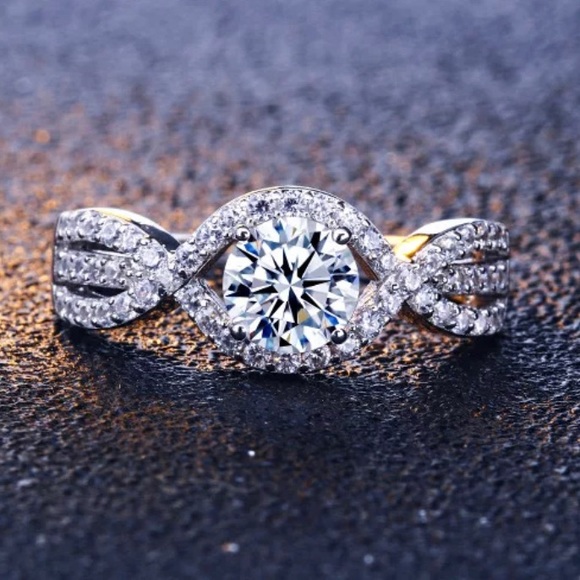 ✨Twisted Sparkling Ring✨18K White Gold✨ - Picture 2 of 5